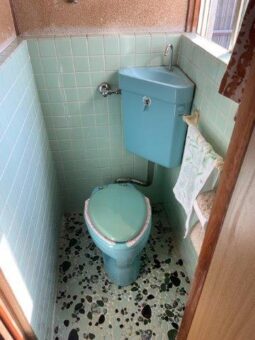 狭いトイレの便器交換とトイレ床リフォーム<br>【広島市中区吉島】