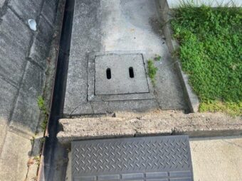 劣化のためか屋外生活排水に繋がる排水マスが臭い<br>【広島市安佐南区大町】